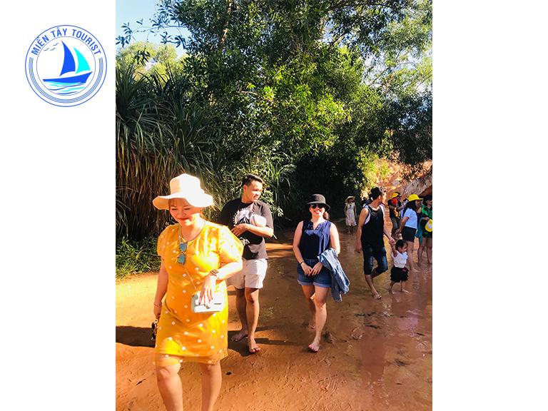 tour khách đoàn phan thiết