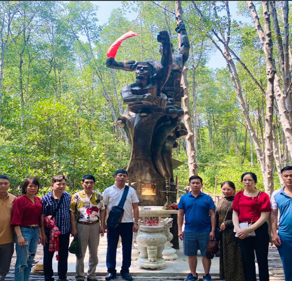 dâng hương tượng đài đặc công