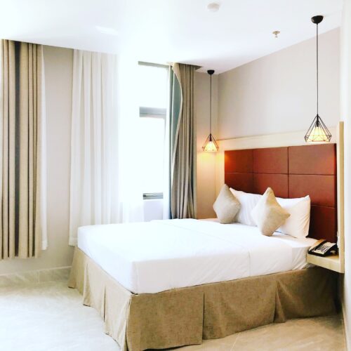 KHÁCH SẠN HOLIDAY 2