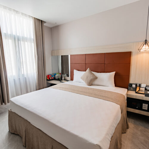 Khách Sạn HOLIDAY 1